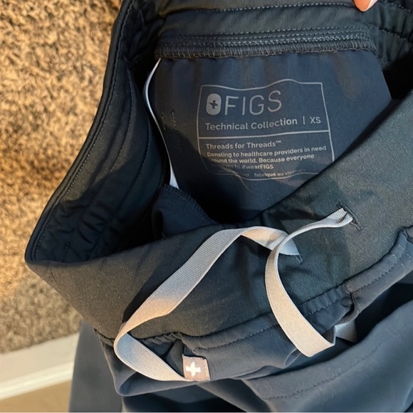 Figs Set Dark Harbor Joggers XS and one pocket top XXS - Picture 2 of 4